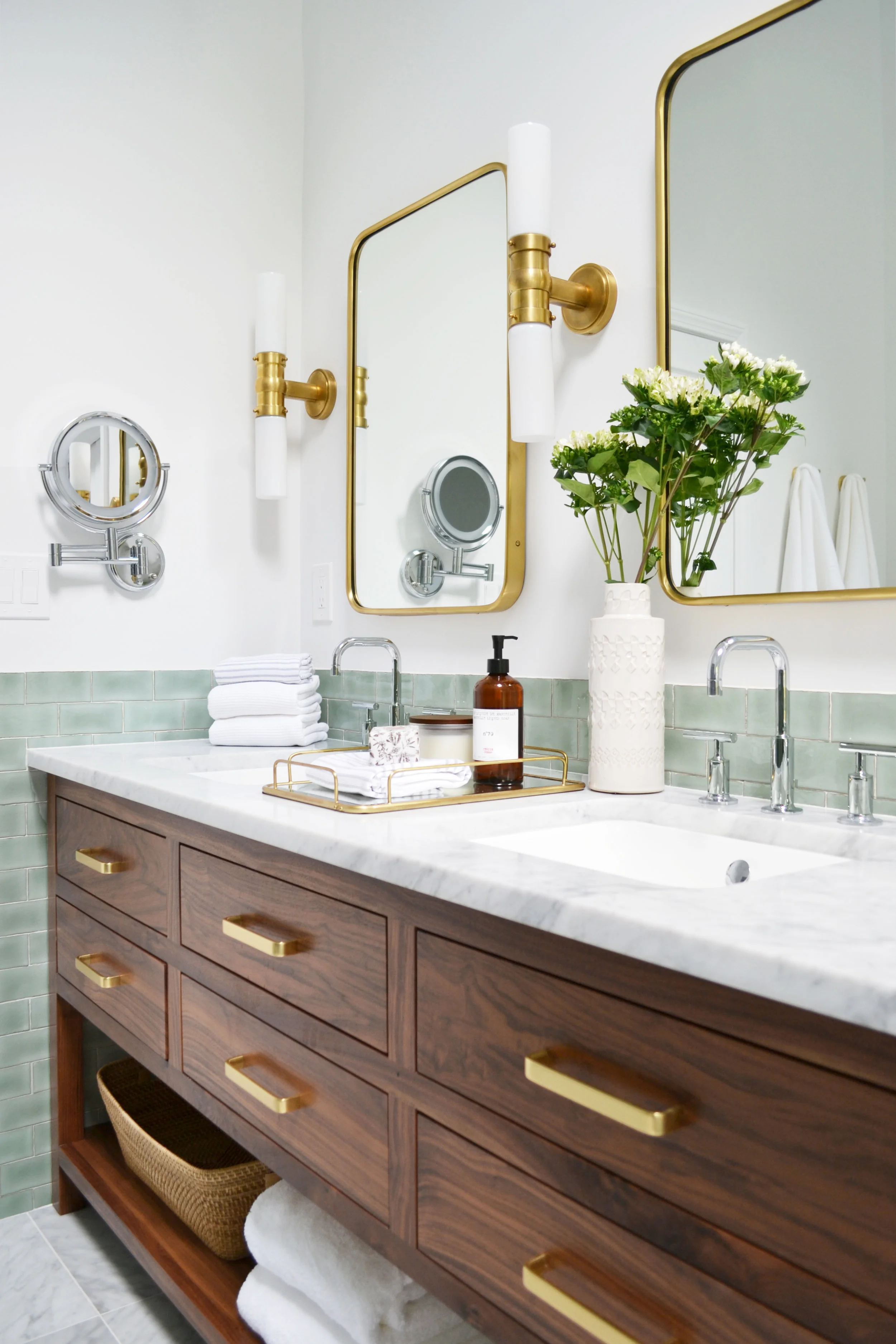 corner vanity.jpg