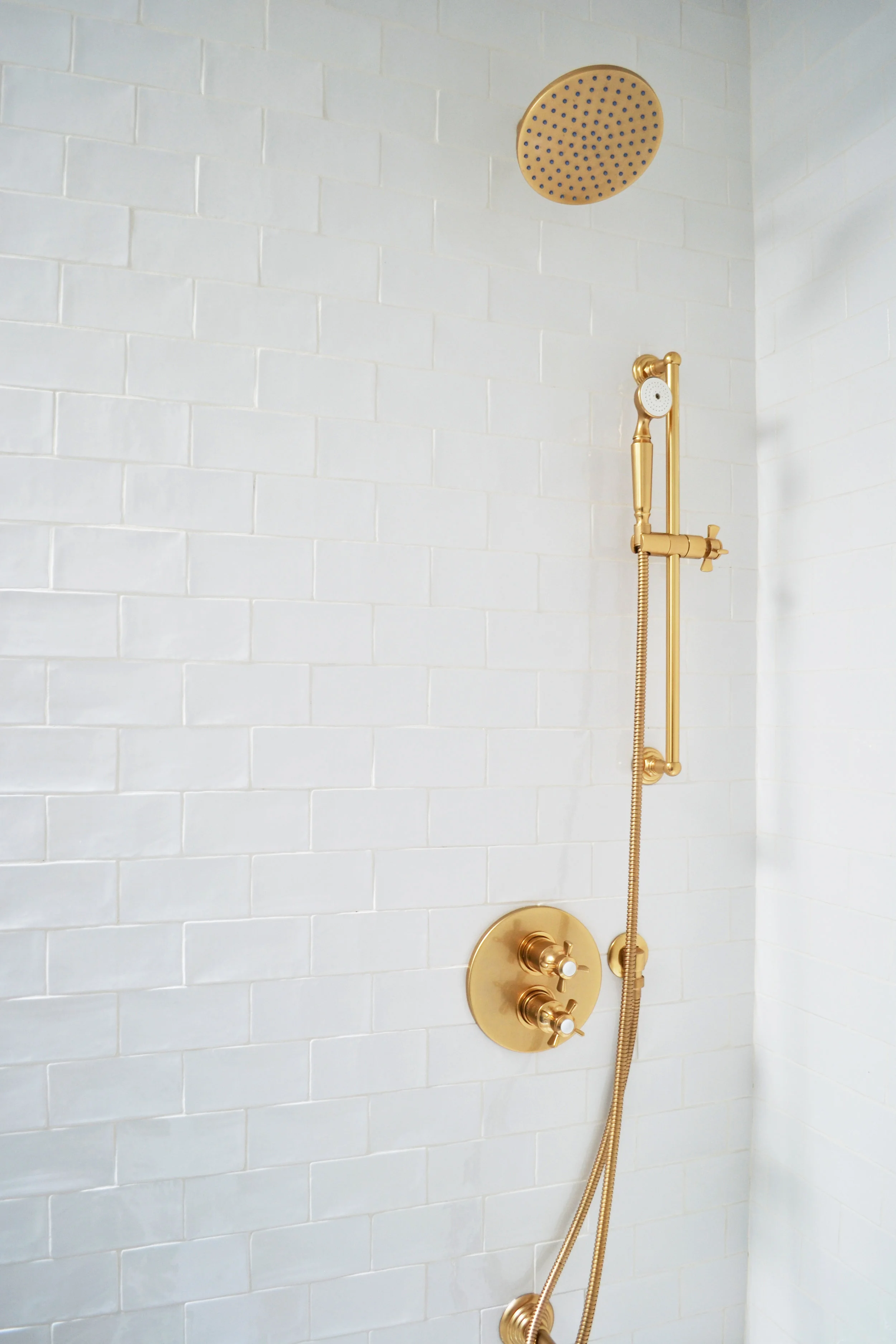 brass bath hardware detail.jpg