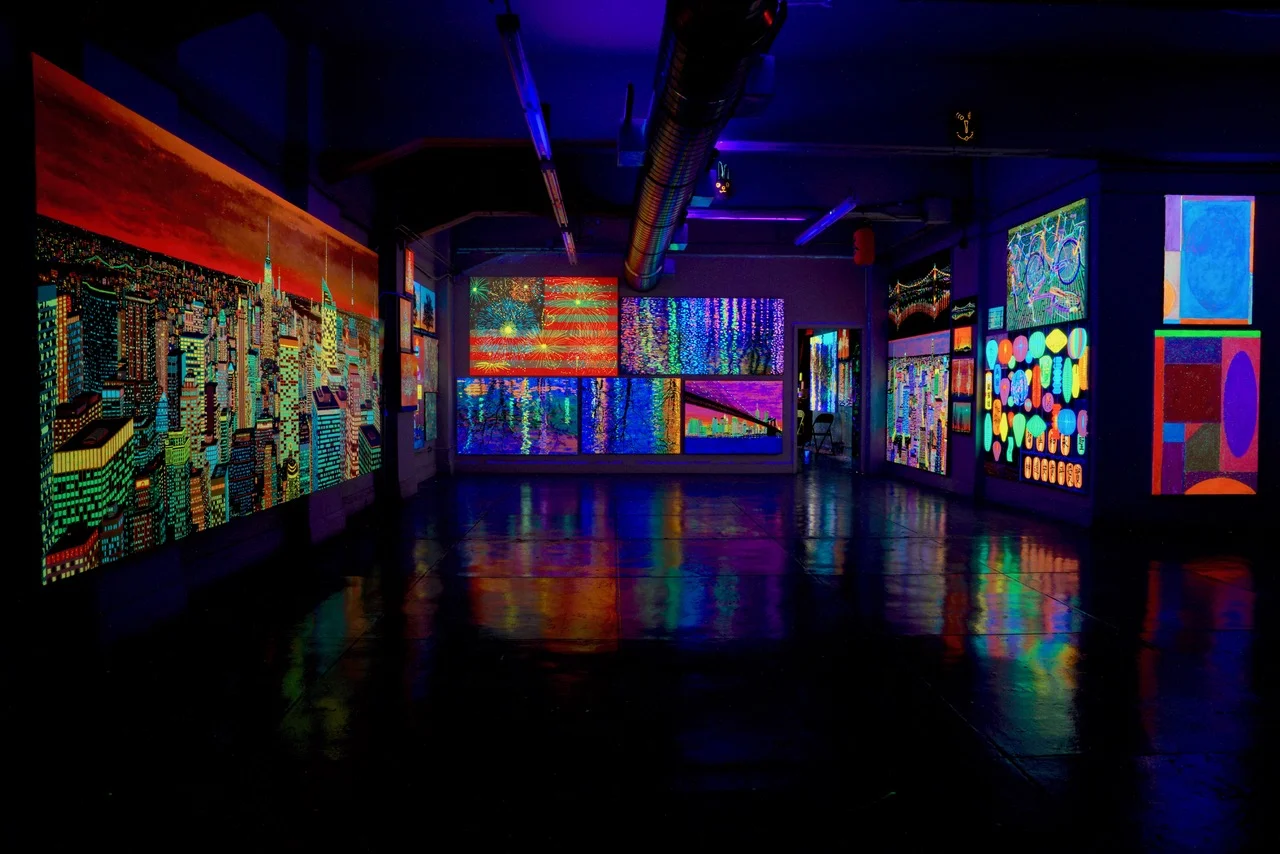 TOM BACHER: PER-4-MING TRANS-4-MING PHOS-4-S-CENT PAINTINGS