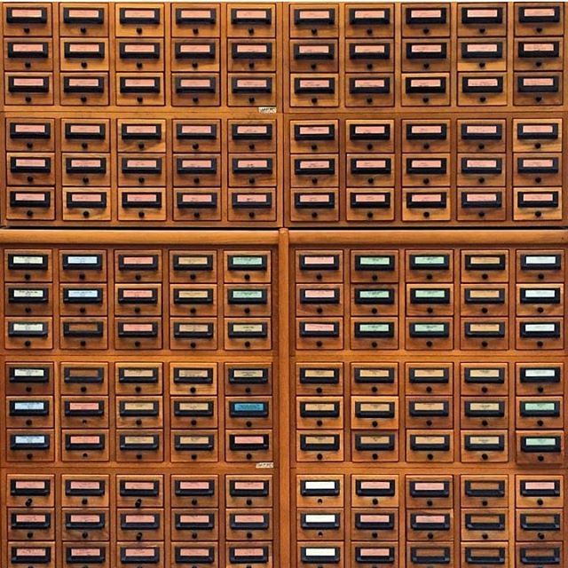 The Schiff Library card catalog at @cincyartmuseum . Today was a research day. 🔎📚🖼️ This beautiful photo is reposted and belongs to our colleague @mayadrozdz - who has a knack for finding interesting things in the world.