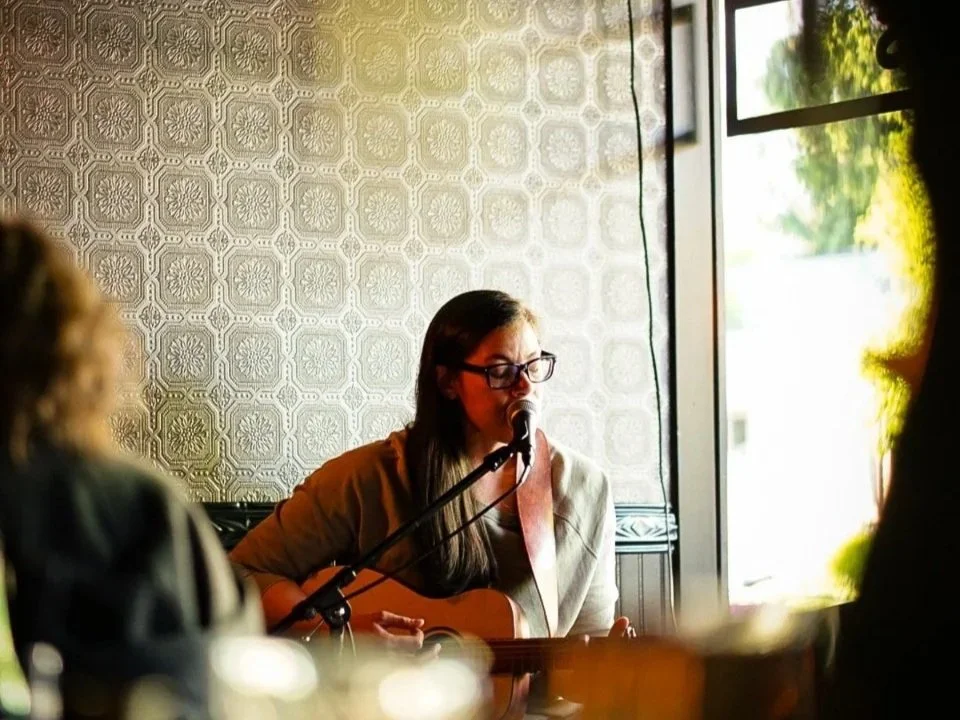 LIVE MUSIC - Alisha Aufai