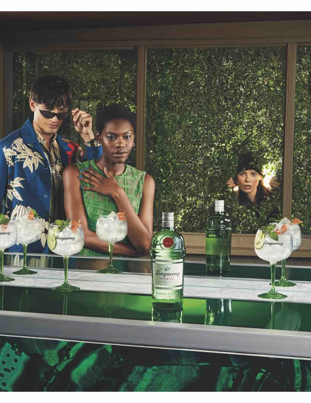 Tanqueray_F20_Still_Mirror_.jpg