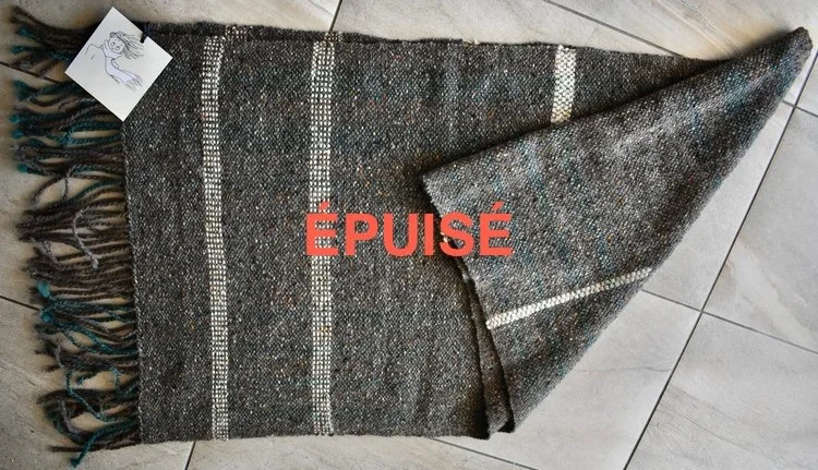  Jeté en tweed - D4    Tweed du Donegal (Irlande), laine peignée    2,22 m x 54 cm - 200$ CAD 