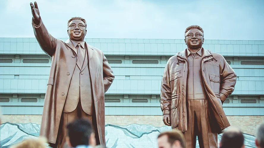 Kim Il-Sung and Kim Jong Il statues at Mansudae Grand Monument 