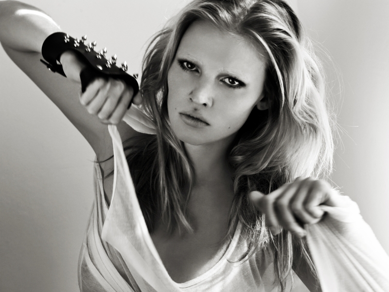 Lara-stone.jpg