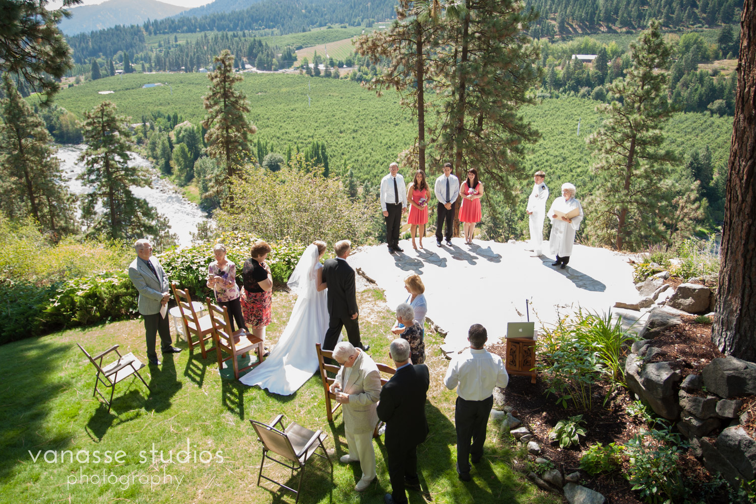 Leavenworth-Wedding-Photographers_AndreaMike_033.jpg