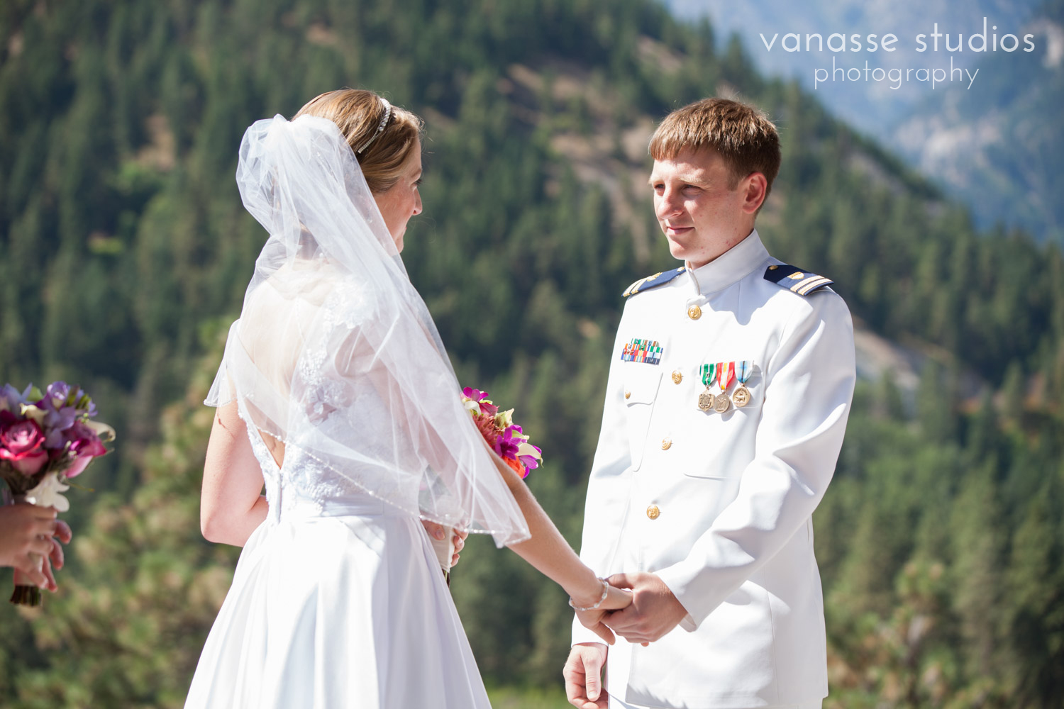 Leavenworth-Wedding-Photographers_AndreaMike_034.jpg