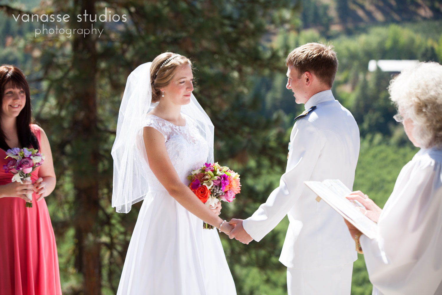 Leavenworth-Wedding-Photographers_AndreaMike_036.jpg