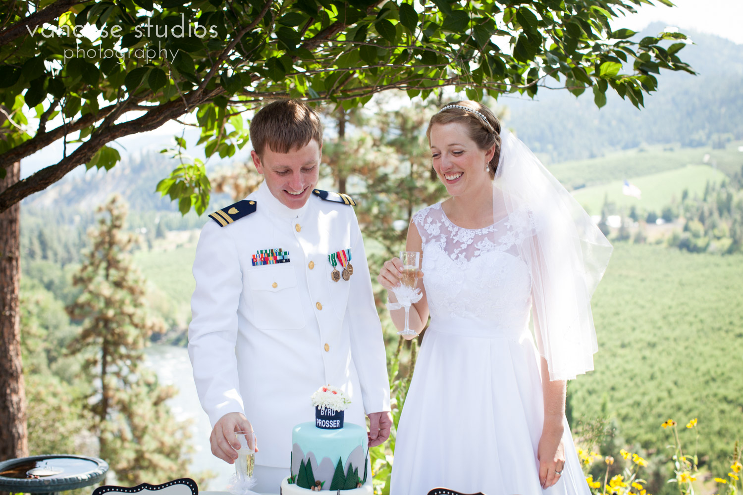 Leavenworth-Wedding-Photographers_AndreaMike_052.jpg