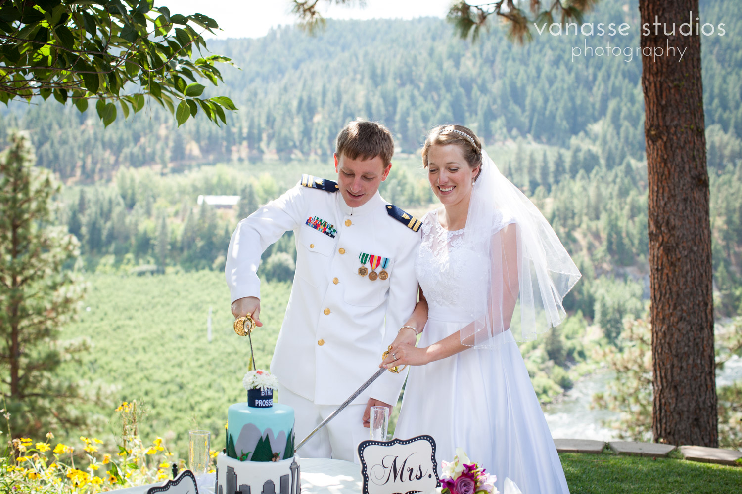 Leavenworth-Wedding-Photographers_AndreaMike_055.jpg