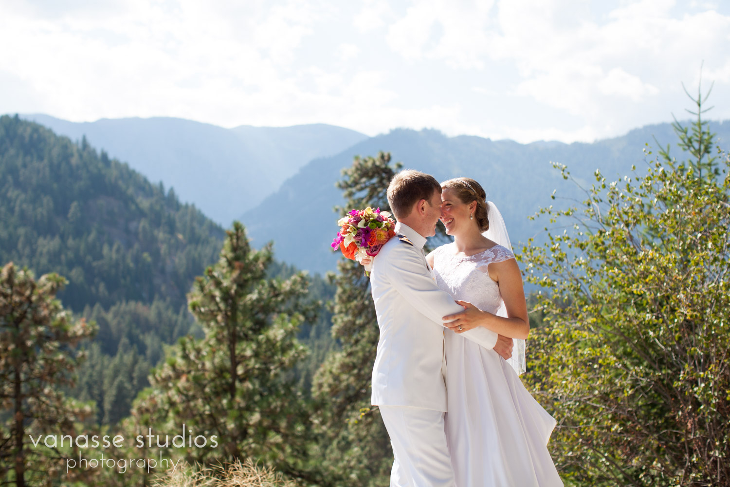 Leavenworth-Wedding-Photographers_AndreaMike_076.jpg