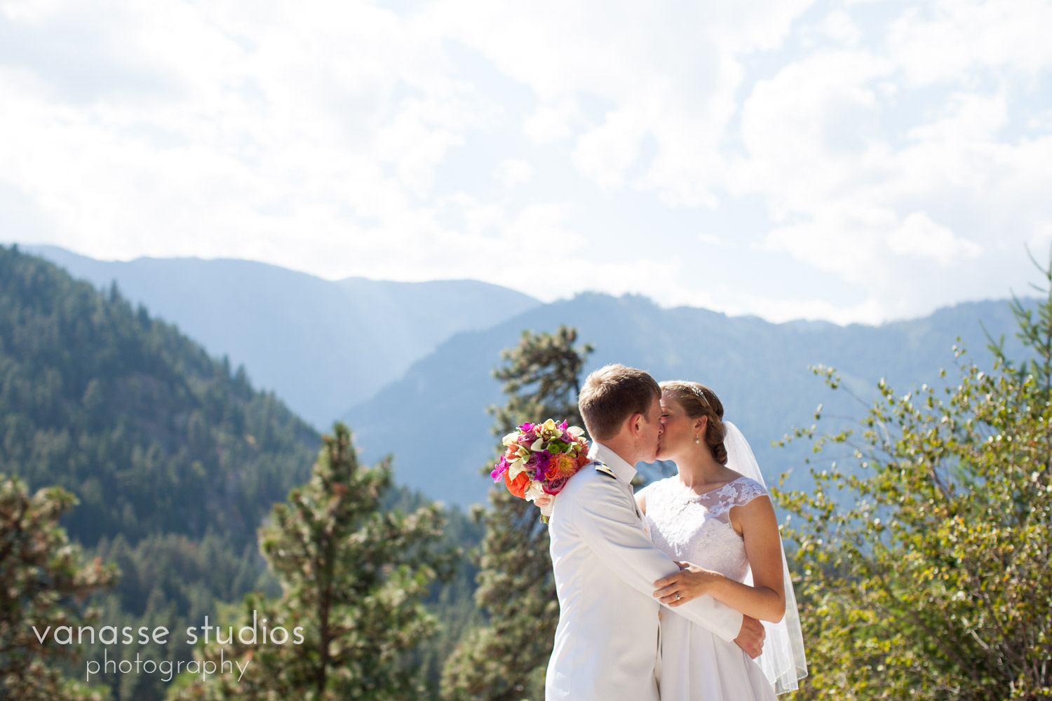 Leavenworth-Wedding-Photographers_AndreaMike_077.jpg