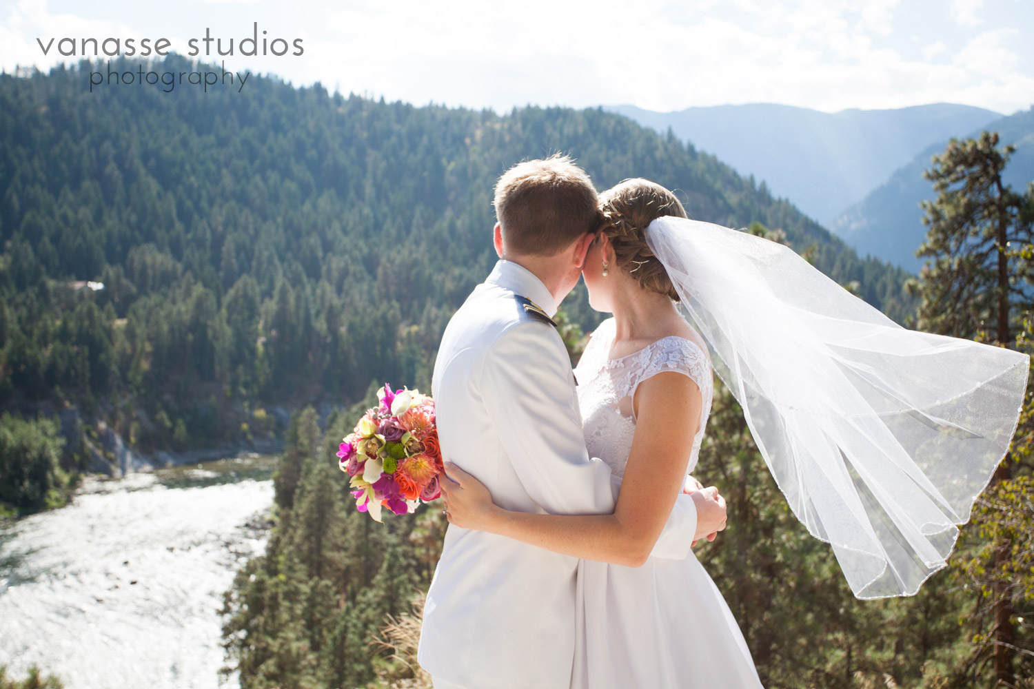 Leavenworth-Wedding-Photographers_AndreaMike_079.jpg