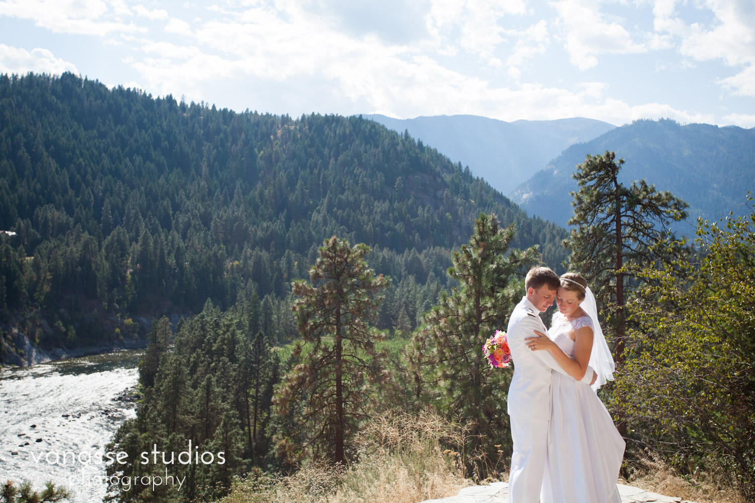 Leavenworth-Wedding-Photographers_AndreaMike_081.jpg