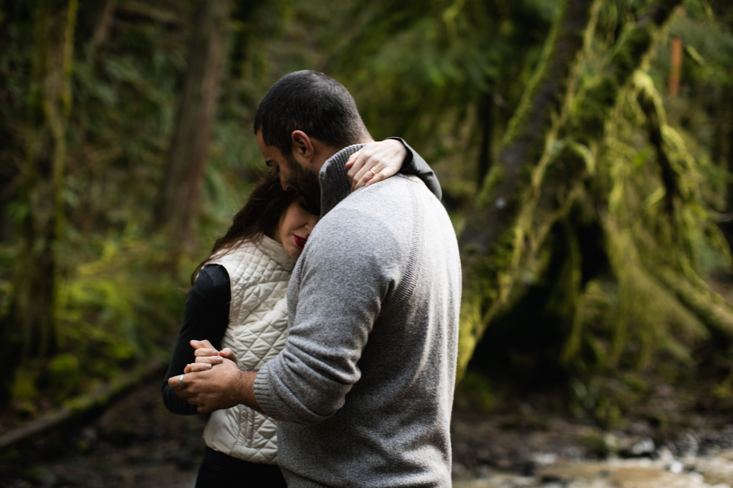 Portland-Adventure-Engagement-Photographers_Forest-Park_SM_010.jpg