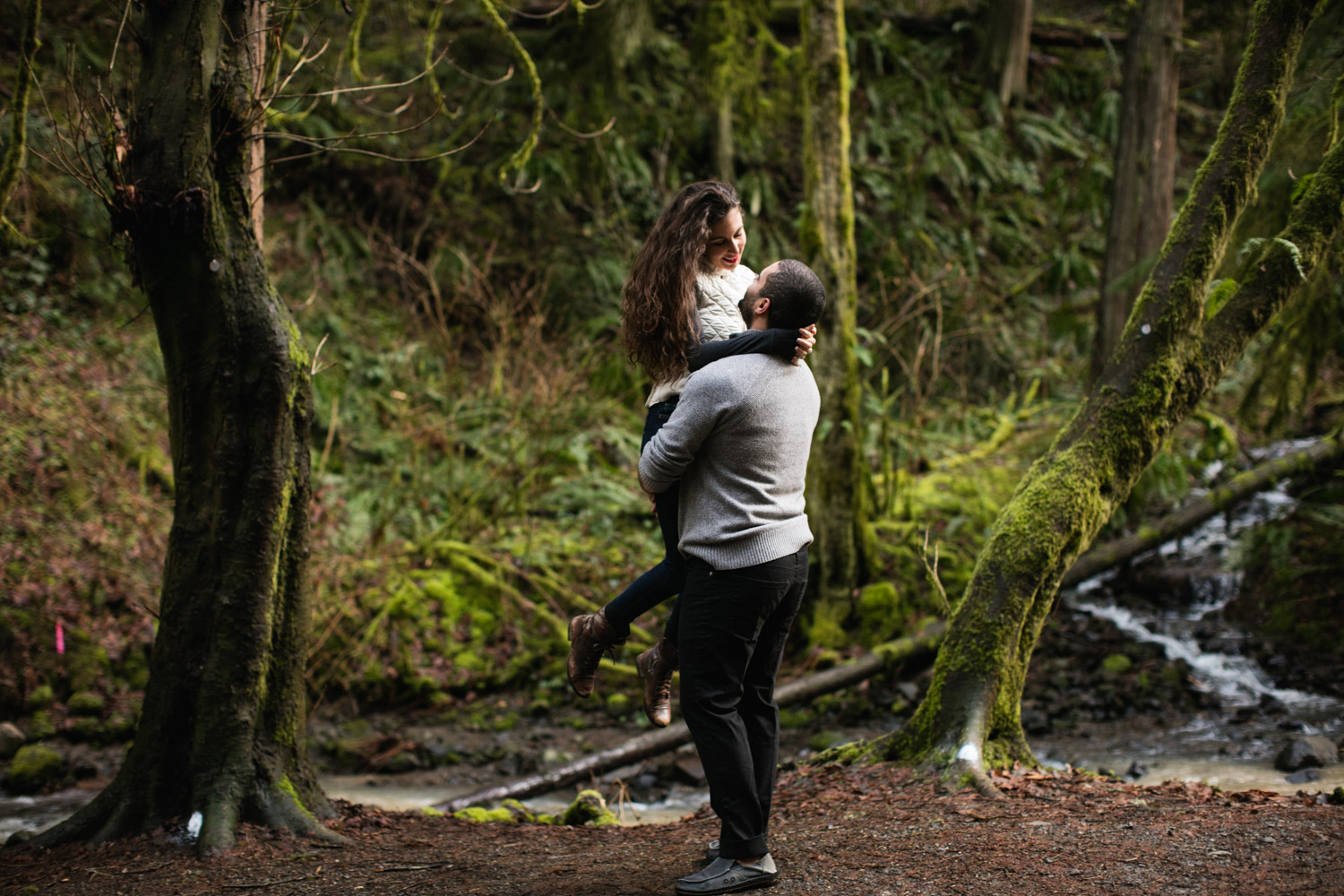 Portland-Adventure-Engagement-Photographers_Forest-Park_SM_012.jpg