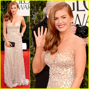 Isla Fisher: Her look was stunning. The style and color of dress was perfect for her body and hair color. The look was complete with her soft, shiny, side-swept hair, simple jewelry, and the makeup with flawless skin, neutral eye, defined brown and bold lip. 