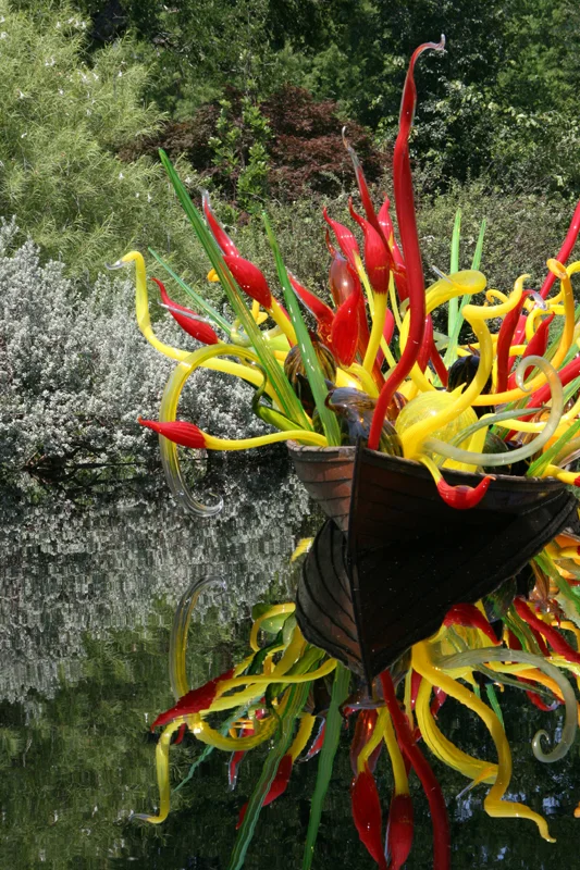 ChihulyBoatStill800.jpg