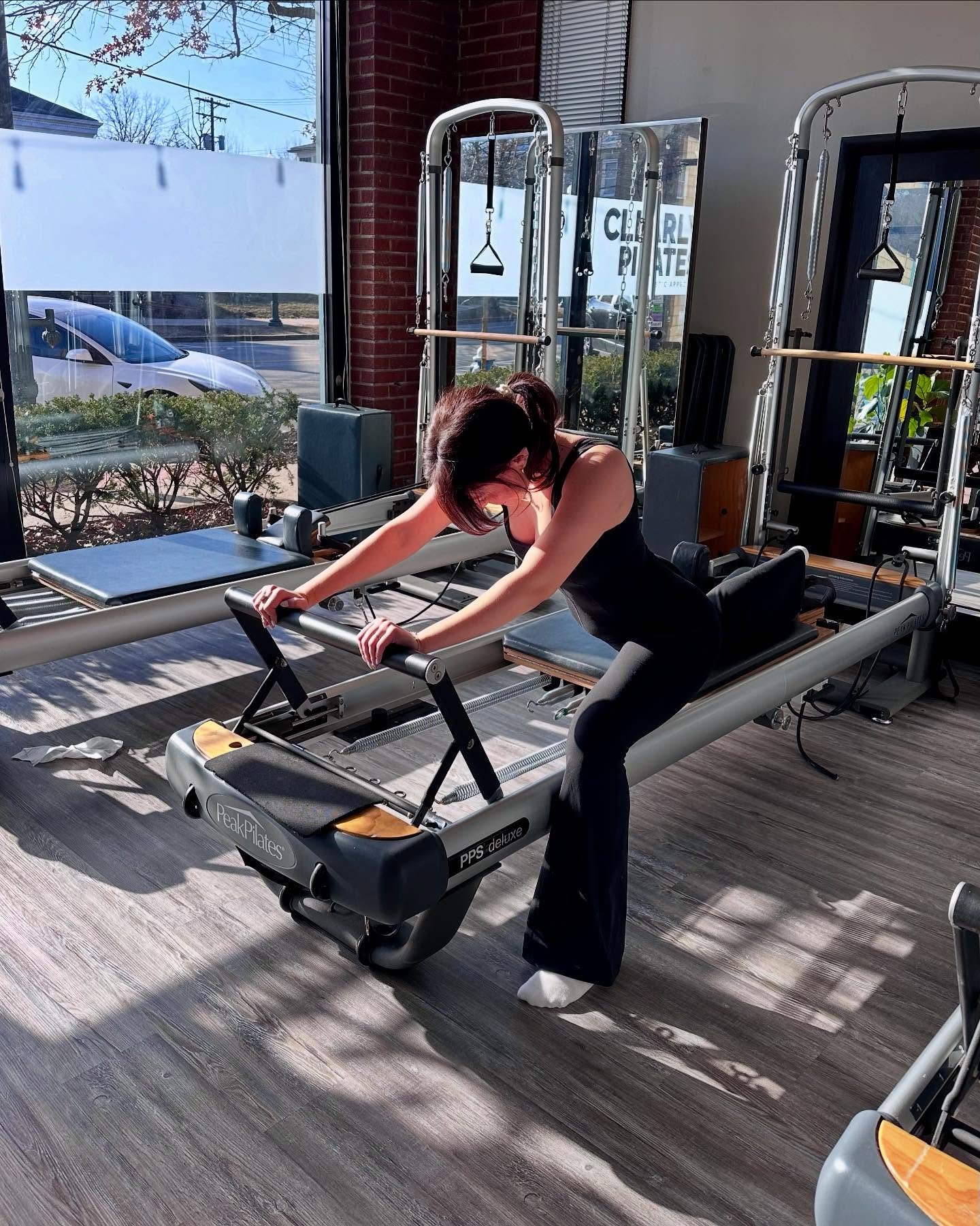 Happy ✨SPRING✨ forward!🤗
Everybody loves an “eve’s lunge” stretch! Eve Gentry was a ballet student of Joseph Pilates and the stretch was named after her! It’s such a nice release of your hip flexors and hamstrings!
#pilate