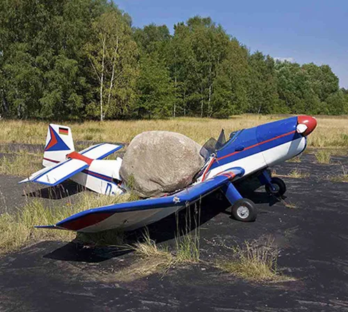 Jimmie Durham, Encore tranquillité (Calm Again) , 2008, fibreglass stone and airplane (photo: Roman März)