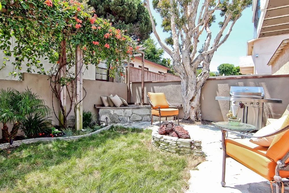 Landrum - 1252 20th_yard1.jpg