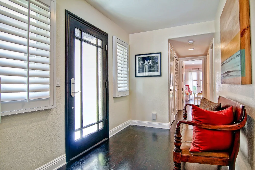 Landrum - 1252 20th_Foyer.jpg