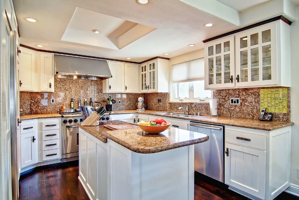 Landrum - 1252 20th_Kitchen1.jpg