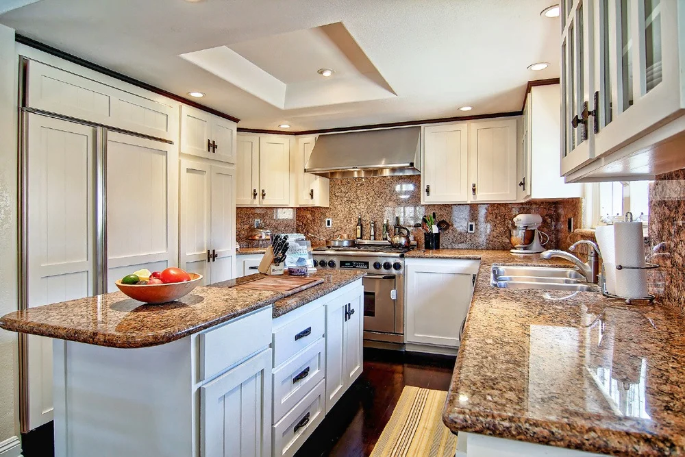 Landrum - 1252 20th_Kitchen2.jpg