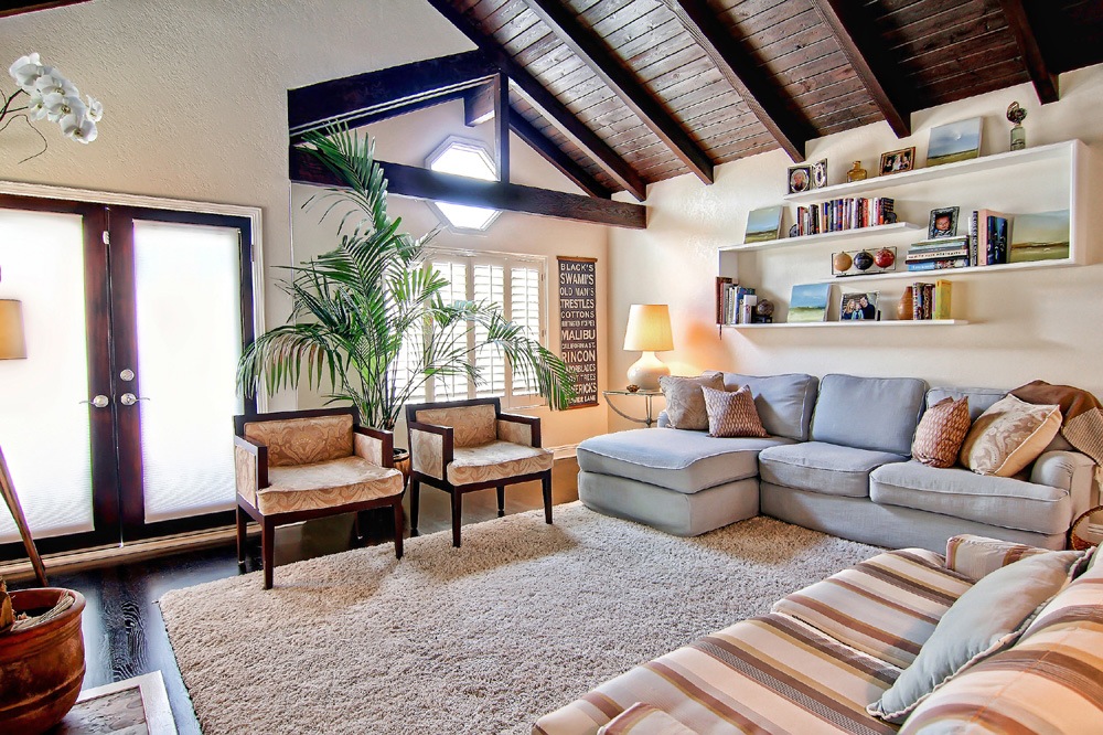 Landrum - 1252 20th_Living room2.jpg