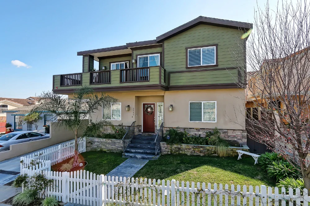 Landrum - 2516 Gates_Front2.jpg