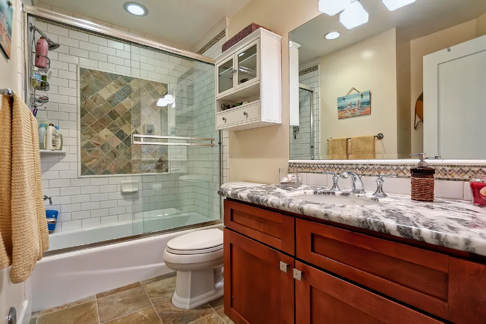 Landrum - 2516 Gates_bathroom.jpg