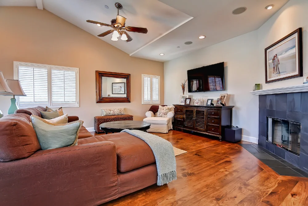 Landrum - 2516 Gates_Living room1.jpg