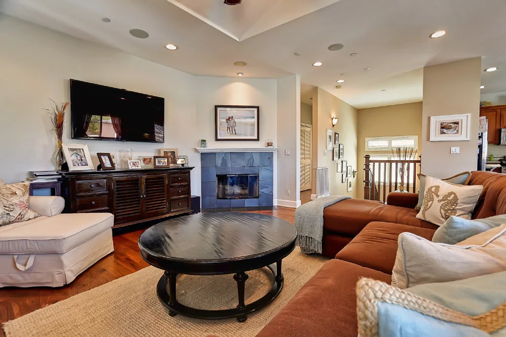 Landrum - 2516 Gates_living room2.jpg