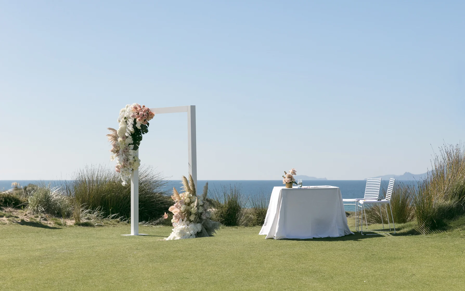 ©MichelleWeir-LibertyEvents-TaraIti-Wedding-72dpi-030.jpg