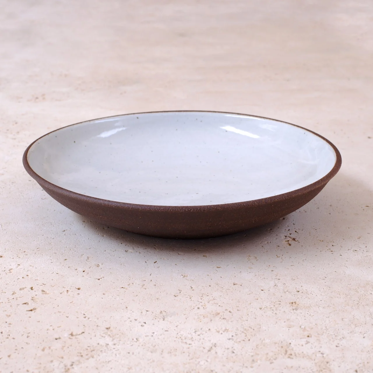 IrvingPlaceStudio_ShallowBasicBowlPlainBG_HotChocolate.jpg