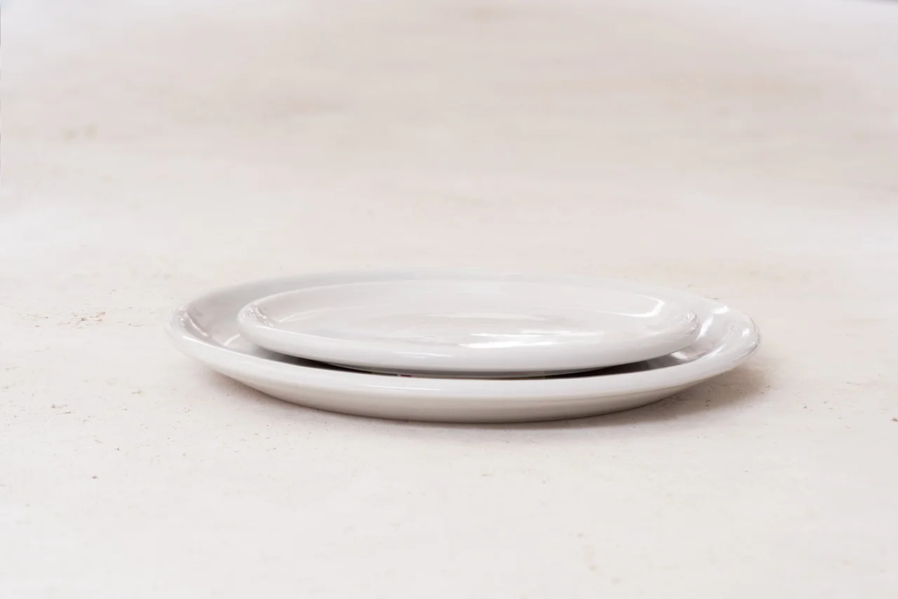 IrvingPlaceStudio_SaladandDinnerPlatePlainBG_Porcelain.jpg