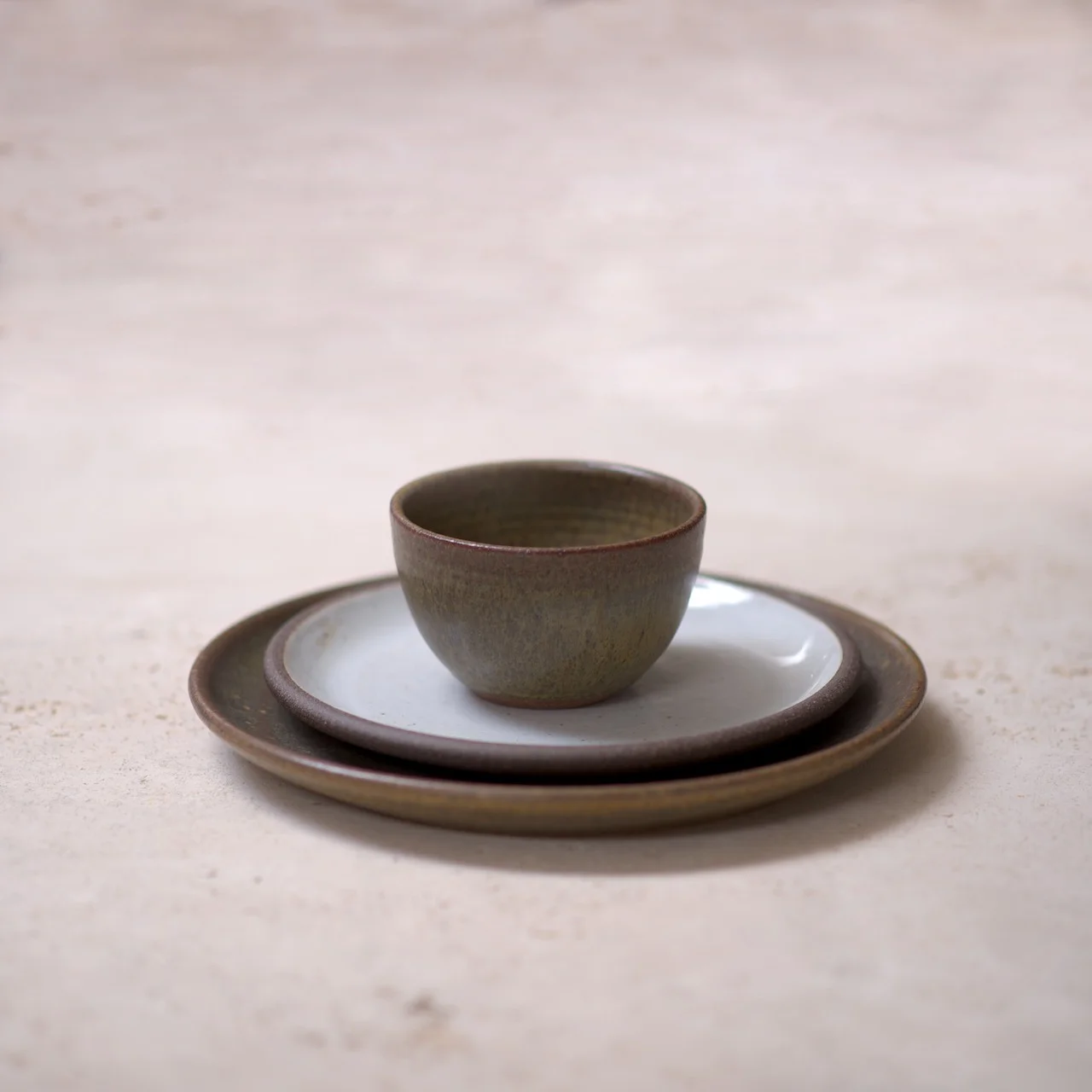 IrvingPlaceStudio_DinnerPlateandDrinkingBowl_HotChocolateSmallPlate_Forest.jpg