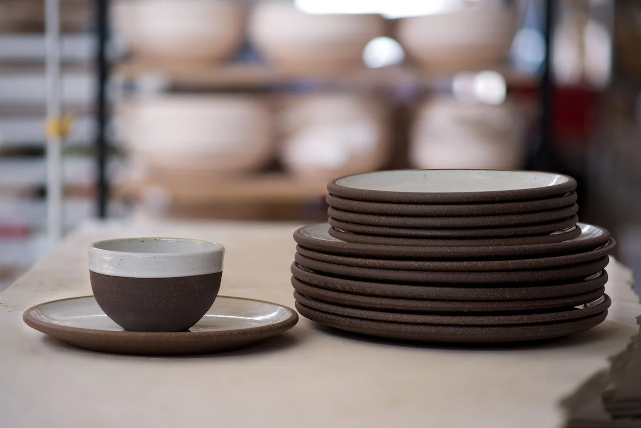 IrvingPlaceStudio_DinnerPlate_SaladPlate_DrinkingBowl_HotChocolate.jpg