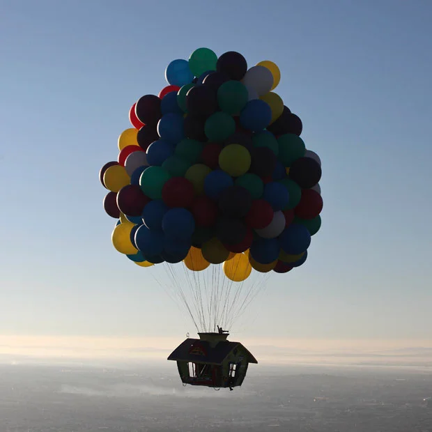 balloon-house-squa_2403005k.jpg