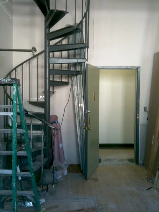 the arch removed. please note the attractive phantom sprinkler pipe on the left.
