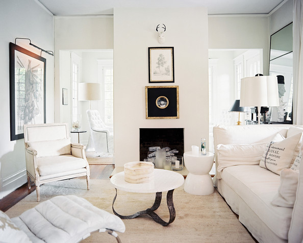 Colonial+Living+Room+Framed+art+white+upholstered+XAf7UXFUypYl.jpg
