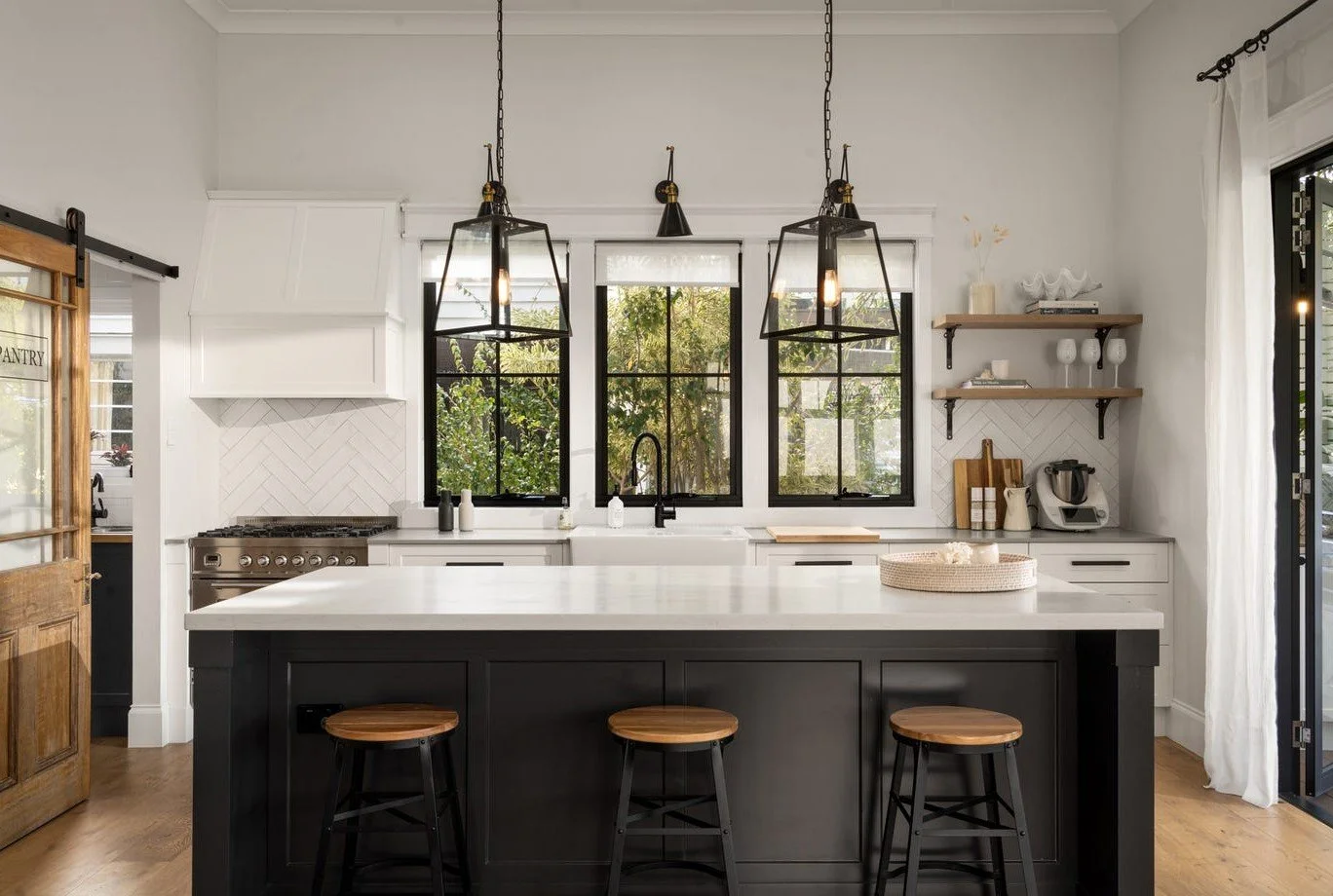 Kitchen - 7 Brae Street.jpeg