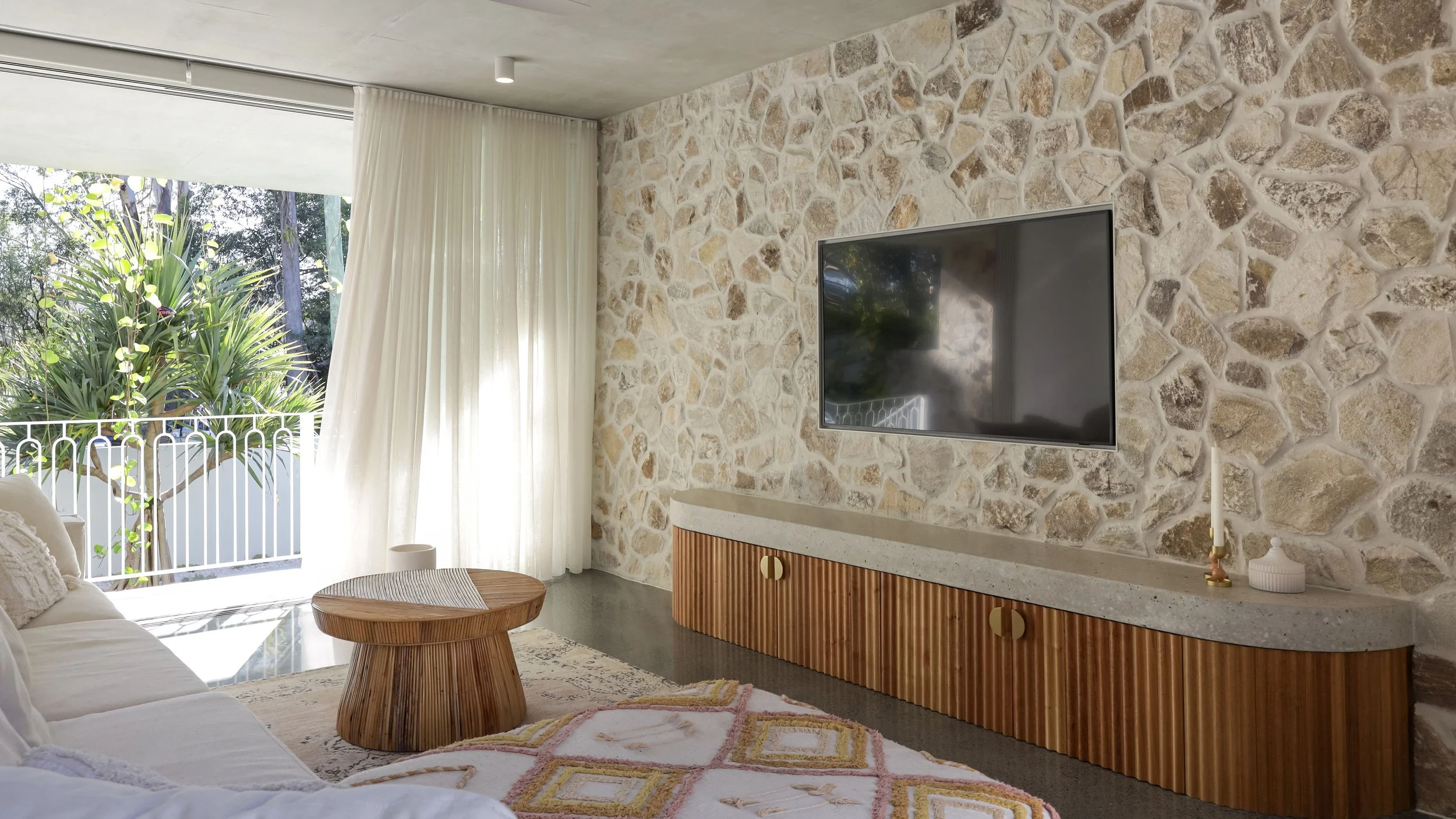 lounge1.jpg