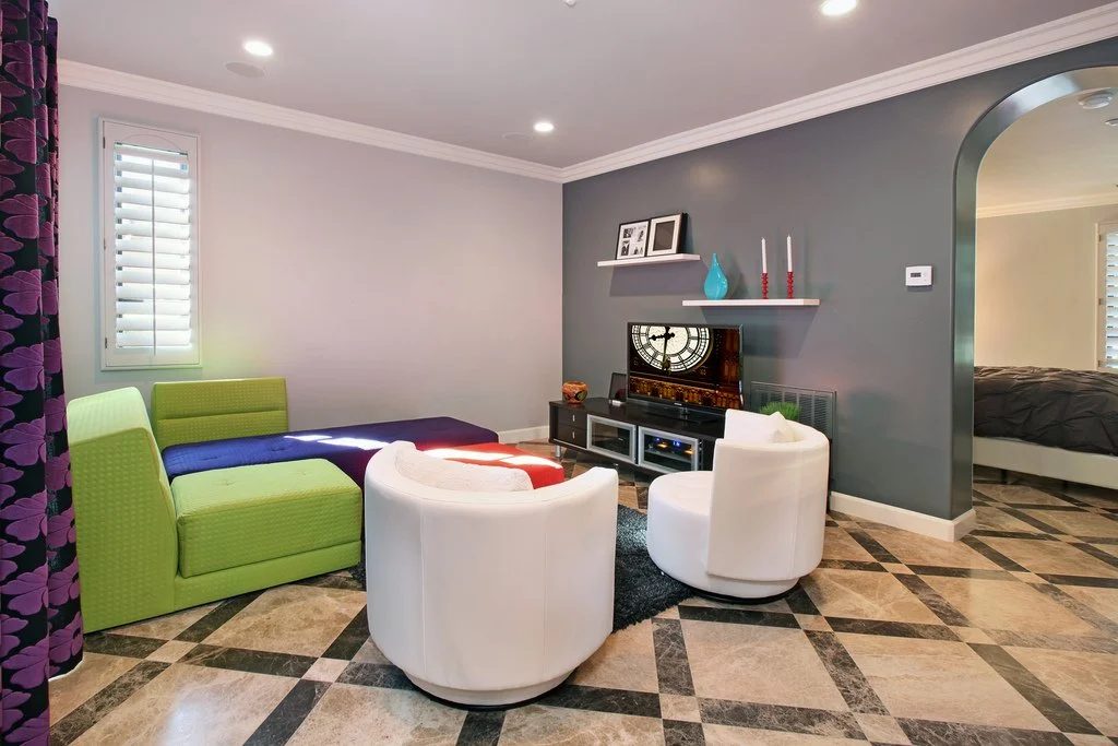 Guest House Den - "After" - A play of colors, textures and patterns