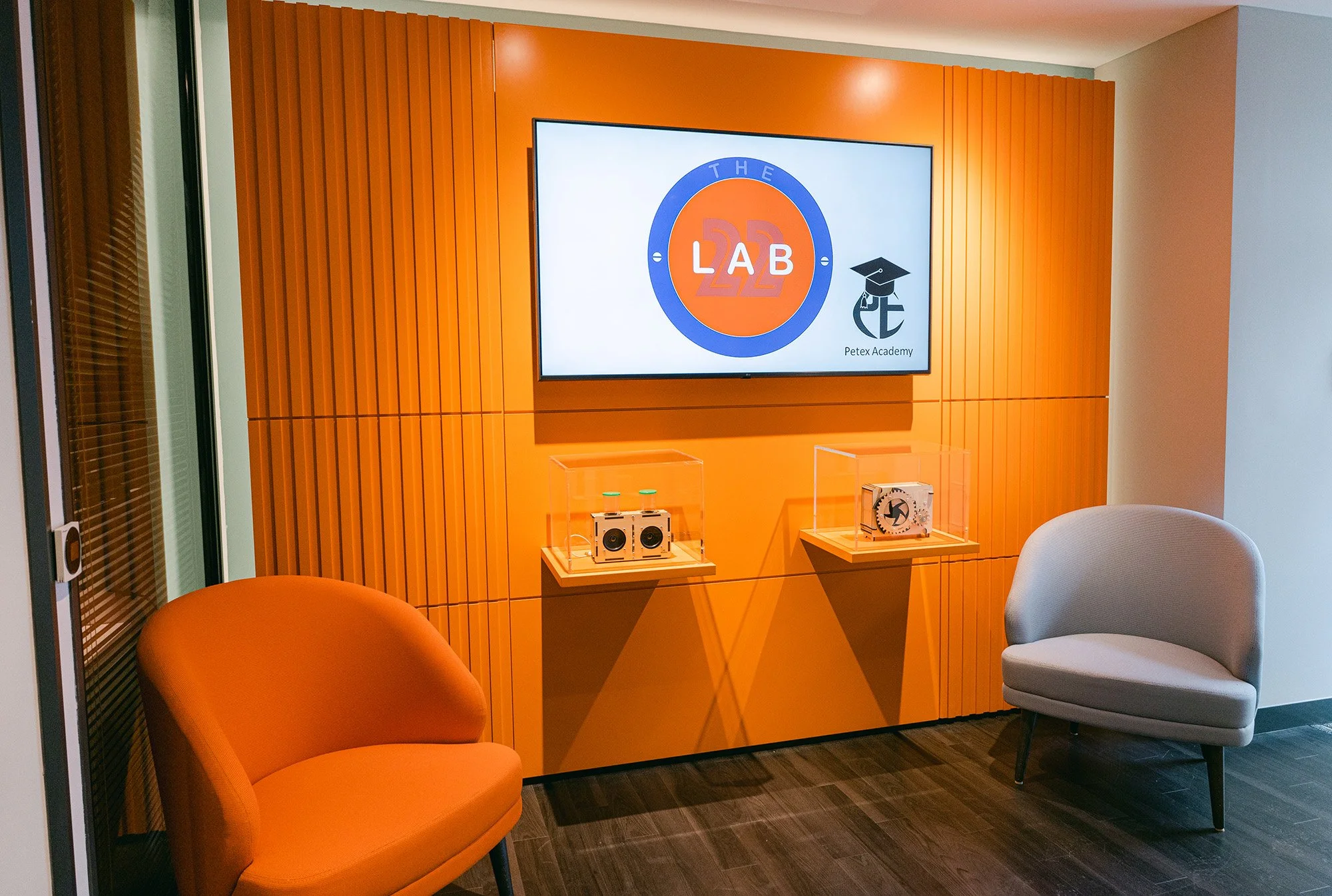 Combining video & photography for The Lab22 - a new initiative for science in schools