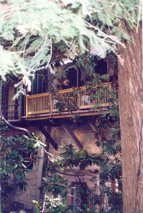 Balcony_at_Manducas.jpg