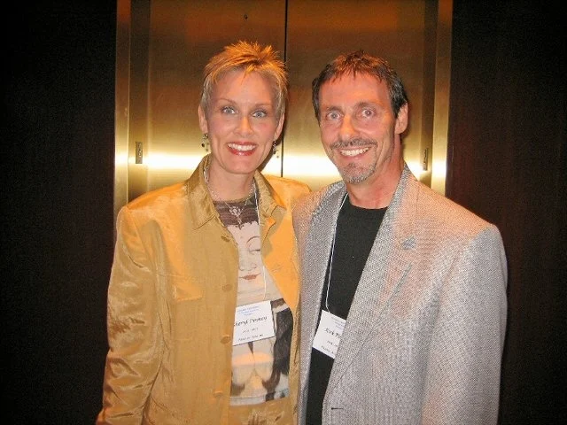 Sheryl_and_Kirk_Pinney_in_Memphis_gear_up_to_host_2009.jpg