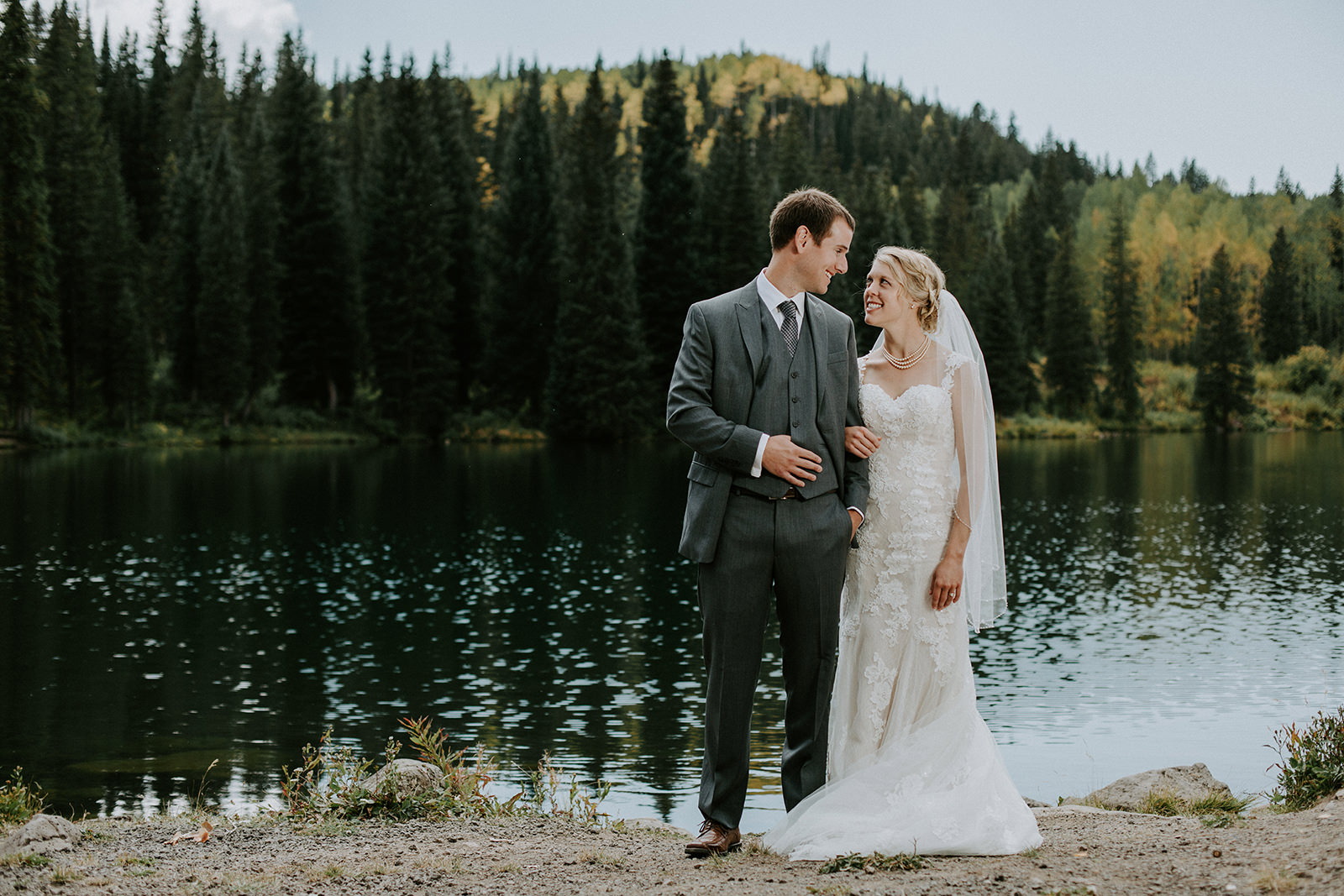 Fall colors behind bride and groom at Mesa Lakes Lodge