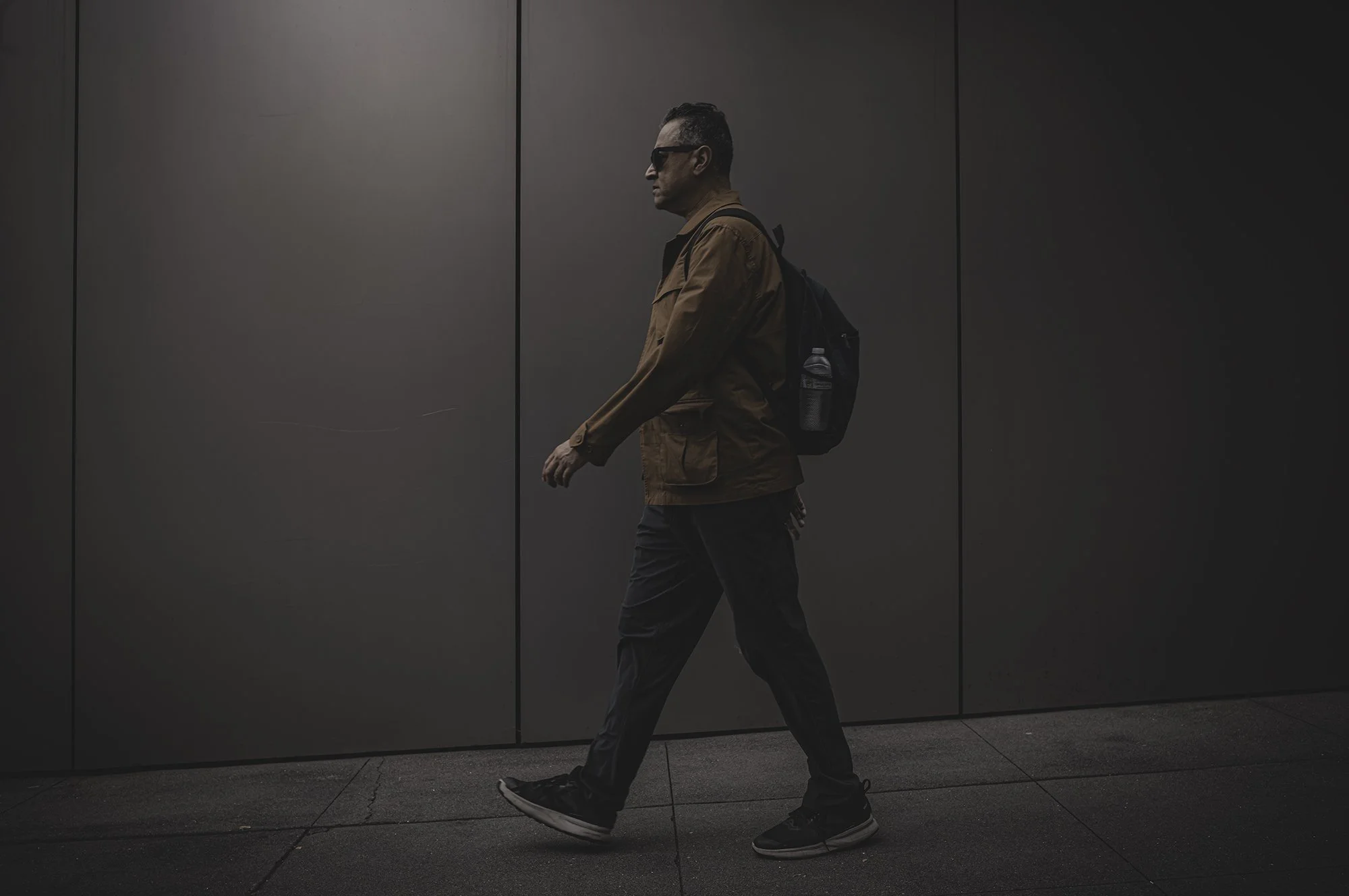 Guy Mummy Back Pack Apple Wall L1001727-Edit.jpg