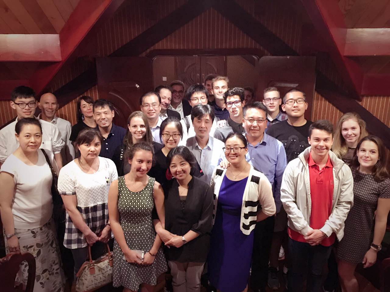 Mr. Feuz, Head of Post-compulsory Training Service in Neuchatel, came for four days to Shanghai. We had a “thank you” dinner with all host families and partners.